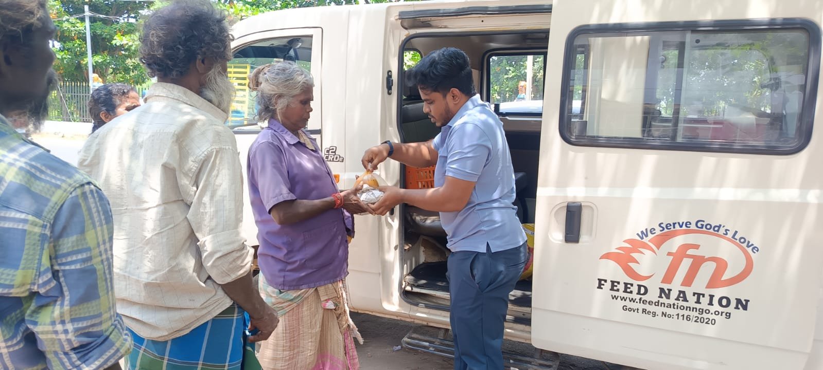 Feed Nation Foundation volunteers distributing food in Nagercoil, Tamil Nadu