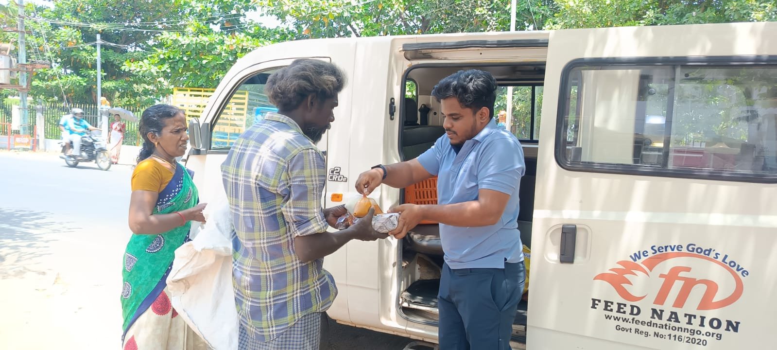 Feed Nation Foundation volunteers distributing food in Nagercoil, Tamil Nadu