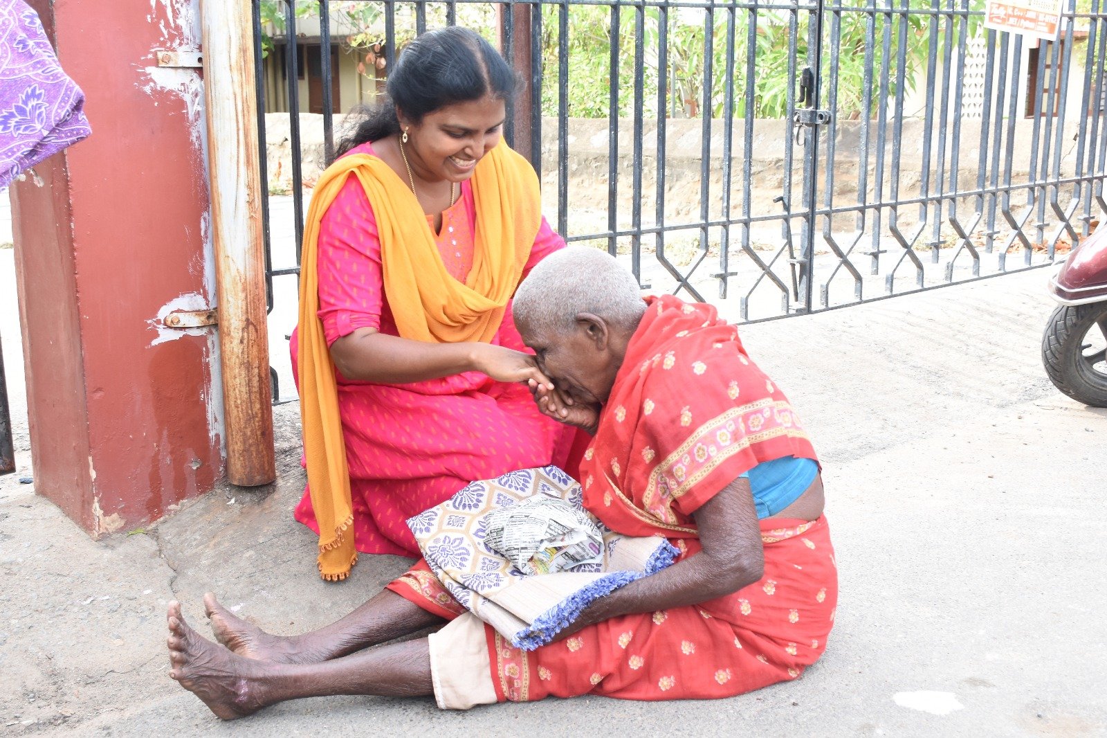 Feed Nation Foundation volunteers distributing food in Nagercoil, Tamil Nadu